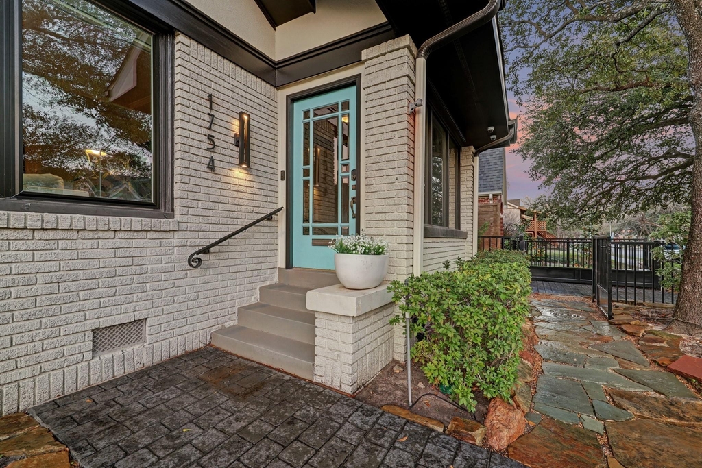 1754 Hawthorne Street - Photo 1