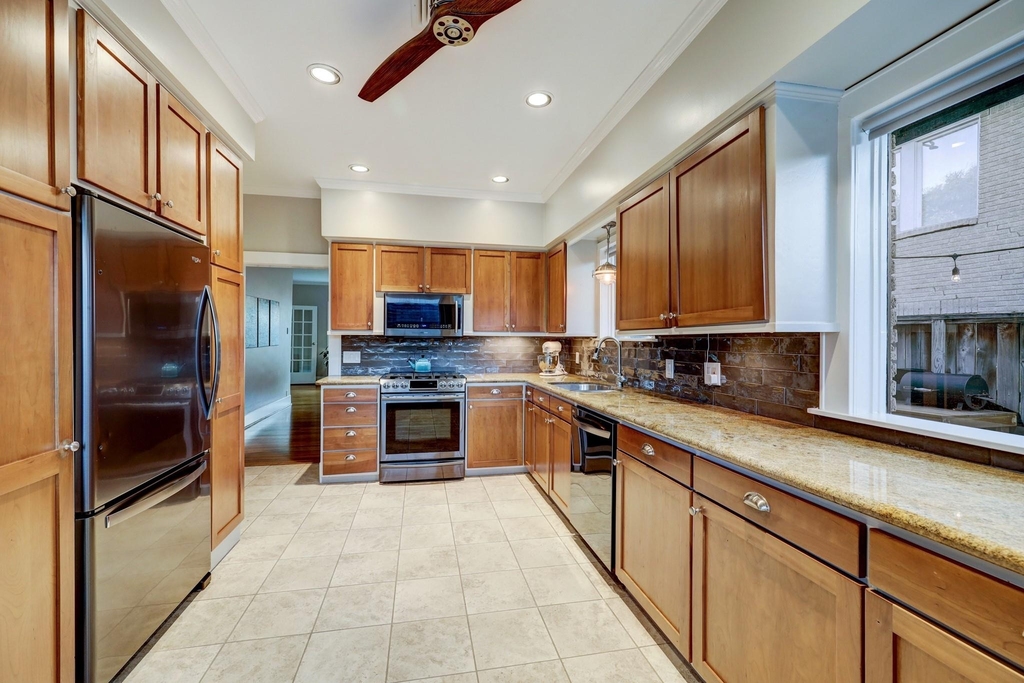 1754 Hawthorne Street - Photo 8