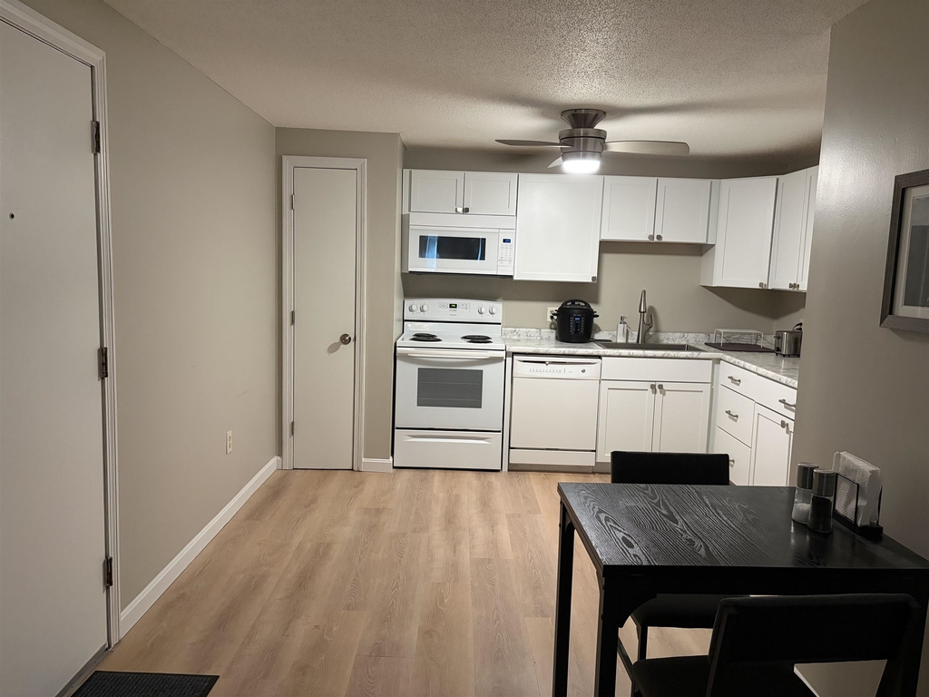 1610 White Cedar - Photo 5