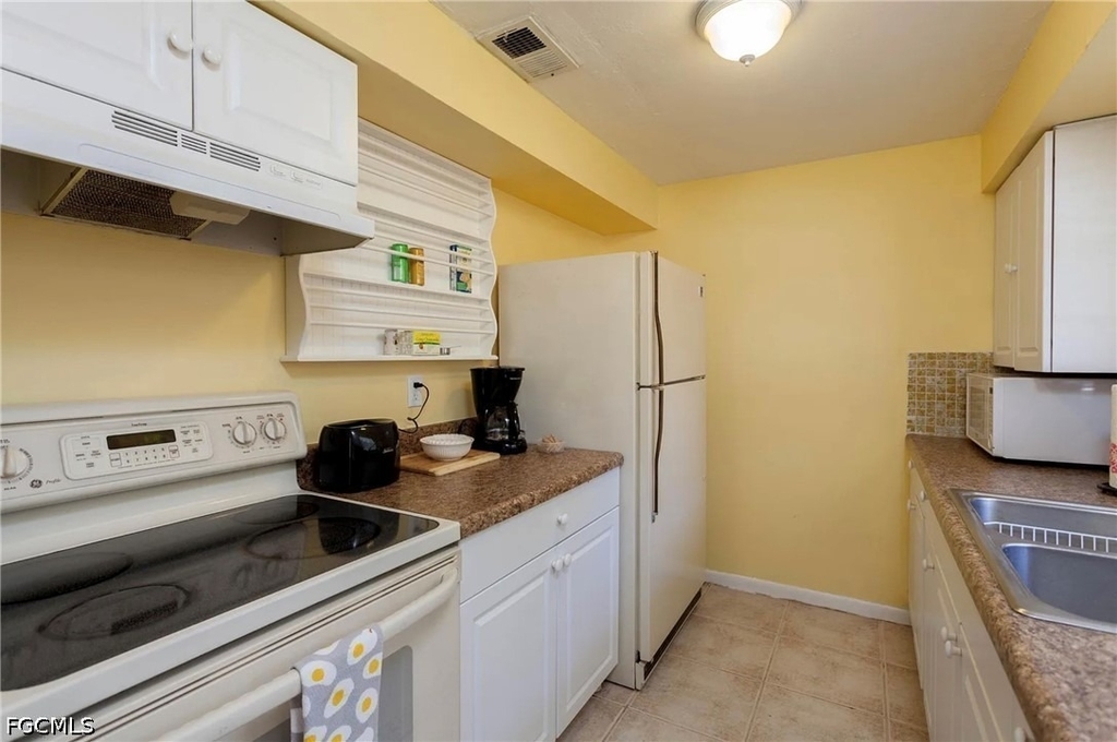 11093 Kelly Road - Photo 4