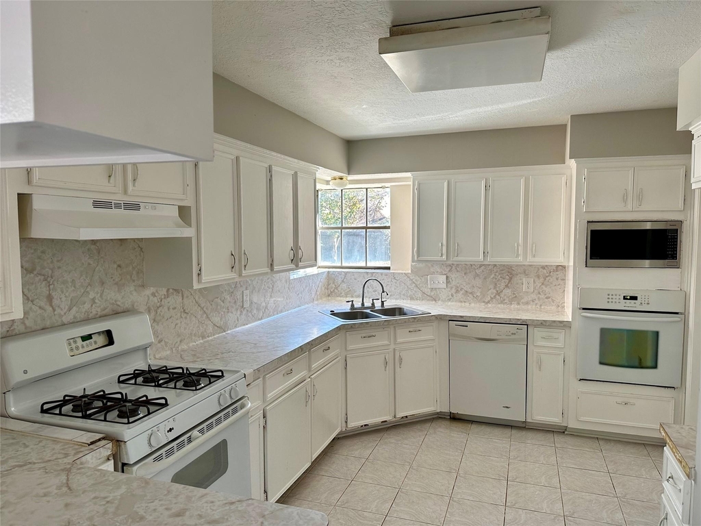 2818 Stoney Wood Drive - Photo 4