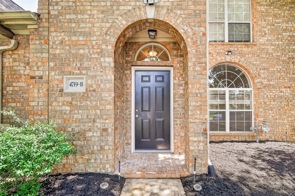4719 Cashel Circle - Photo 2