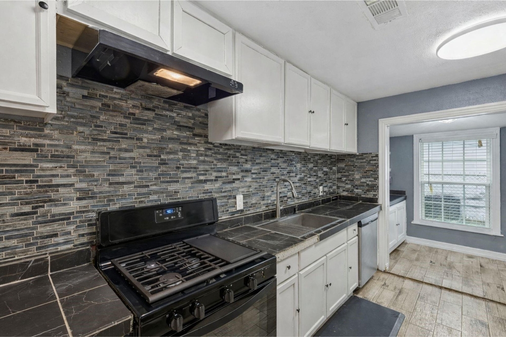 105 Pompano Avenue - Photo 9