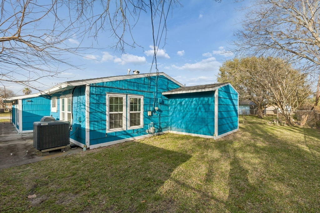 105 Pompano Avenue - Photo 15