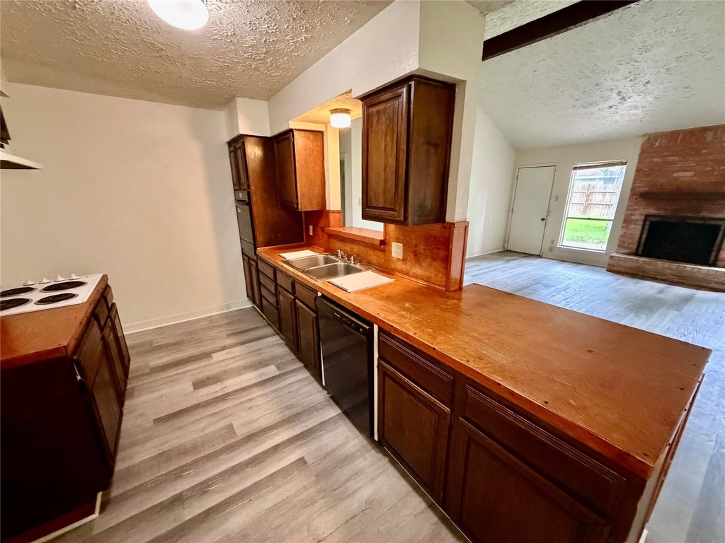 5015 Glendower Drive - Photo 4