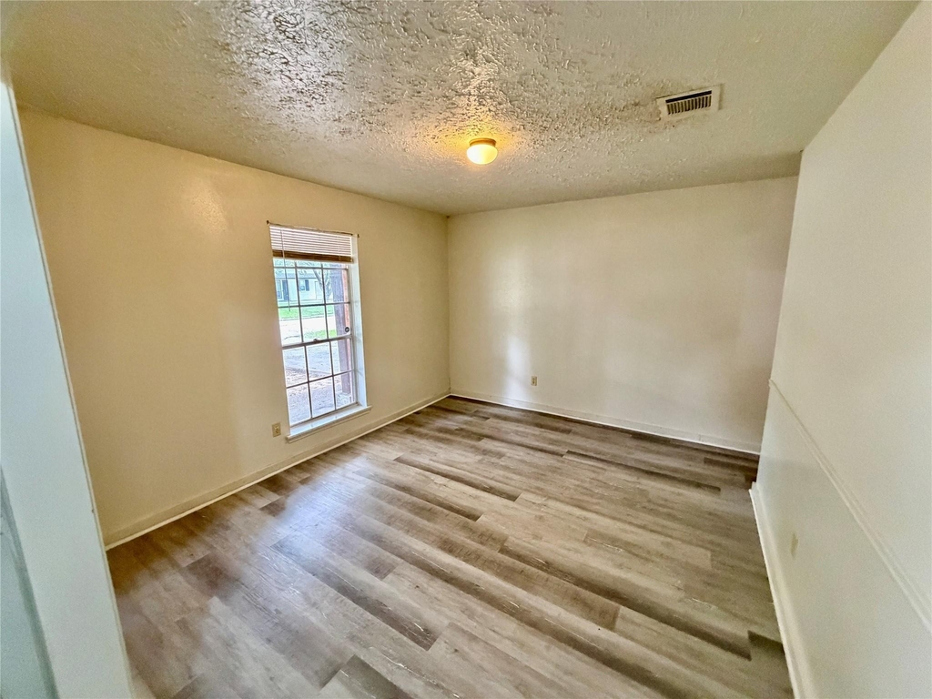 5015 Glendower Drive - Photo 3