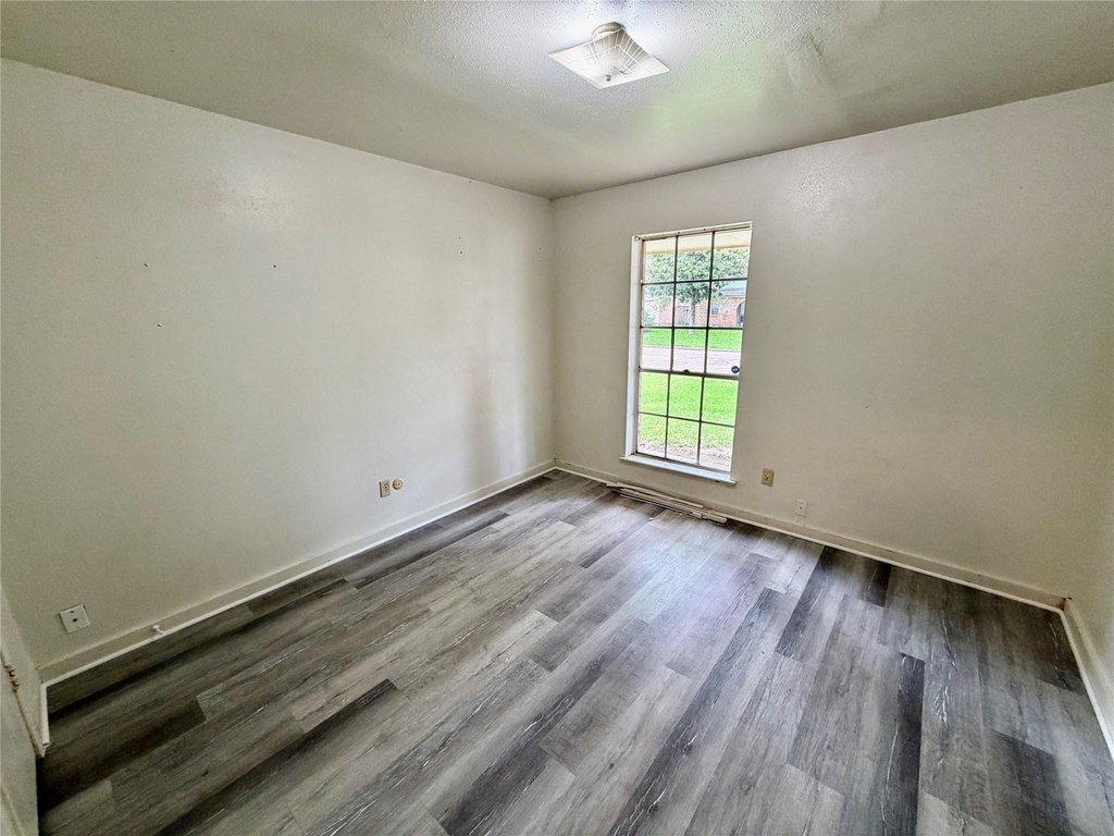 5015 Glendower Drive - Photo 10