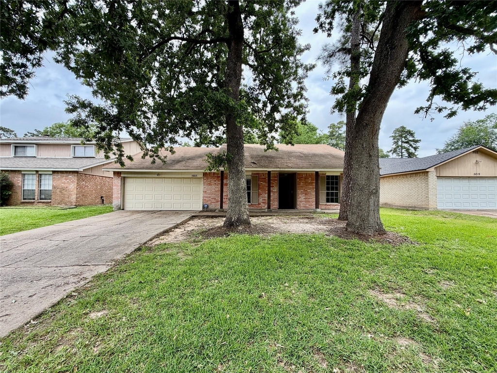 5015 Glendower Drive - Photo 1