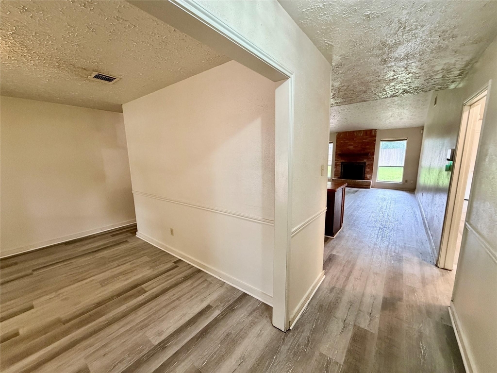 5015 Glendower Drive - Photo 2