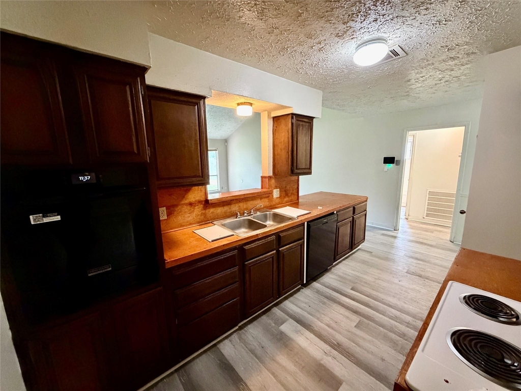 5015 Glendower Drive - Photo 5