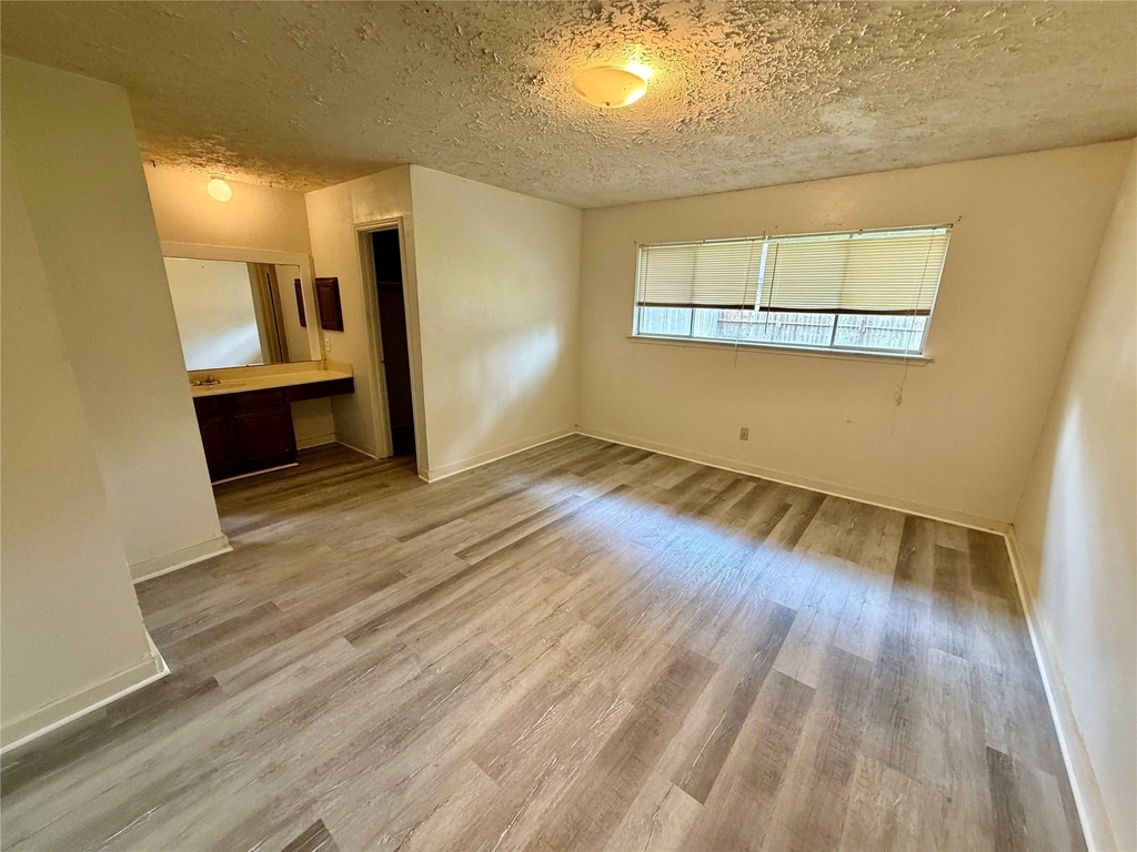 5015 Glendower Drive - Photo 8