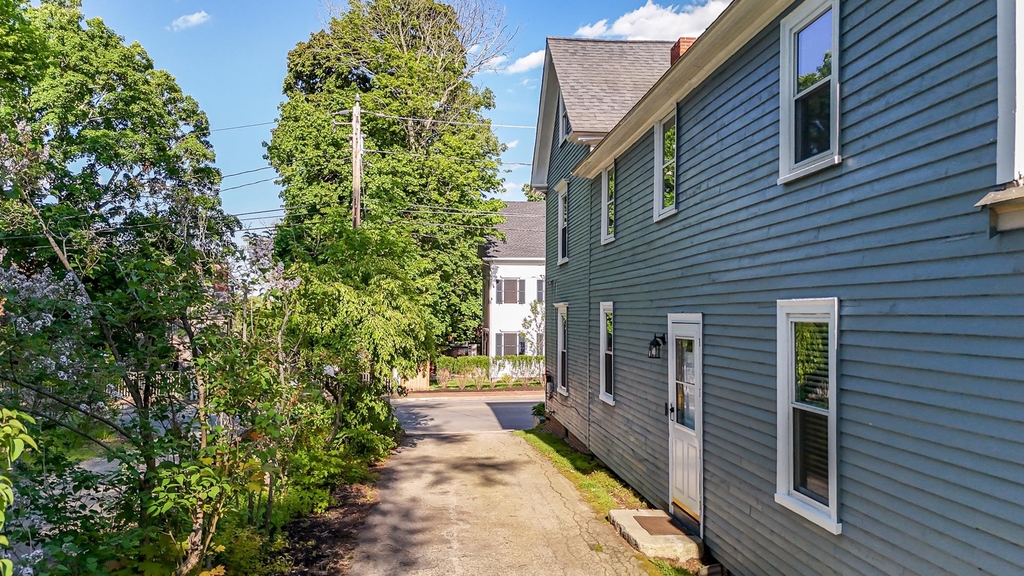 137 Locust - Photo 3