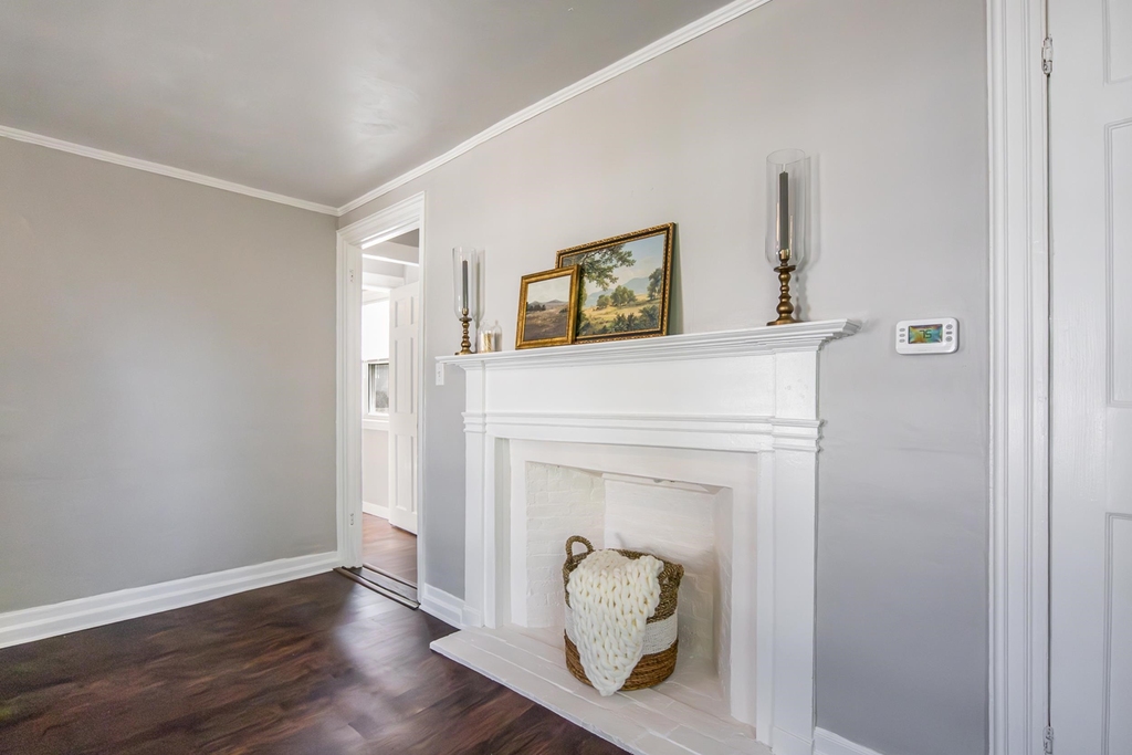 137 Locust - Photo 6