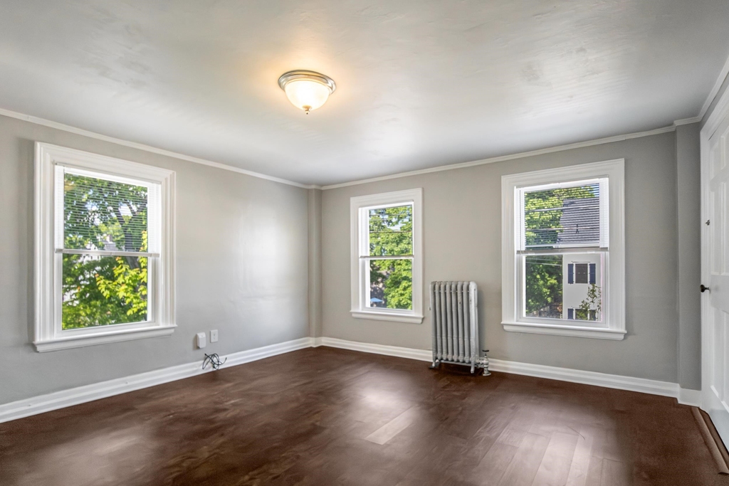 137 Locust - Photo 7