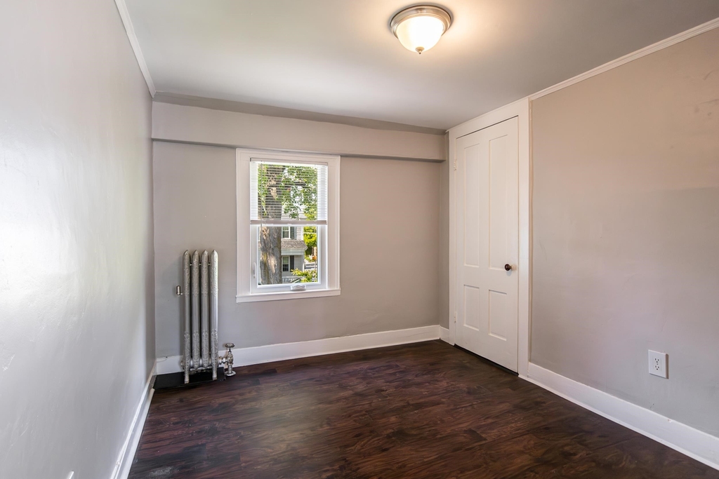137 Locust - Photo 8