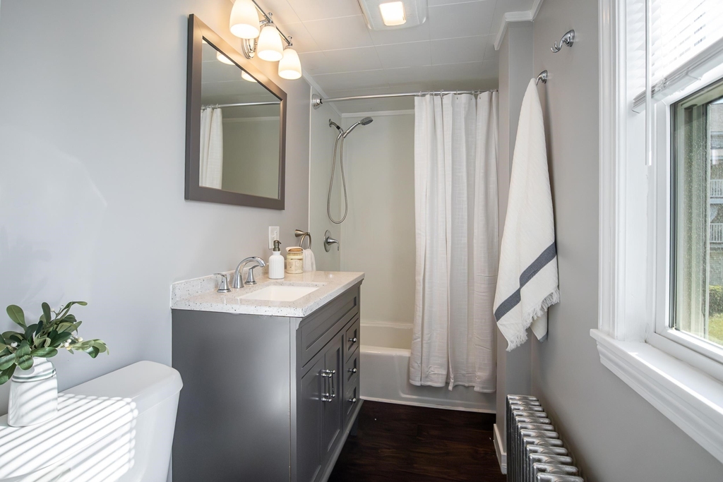 137 Locust - Photo 9