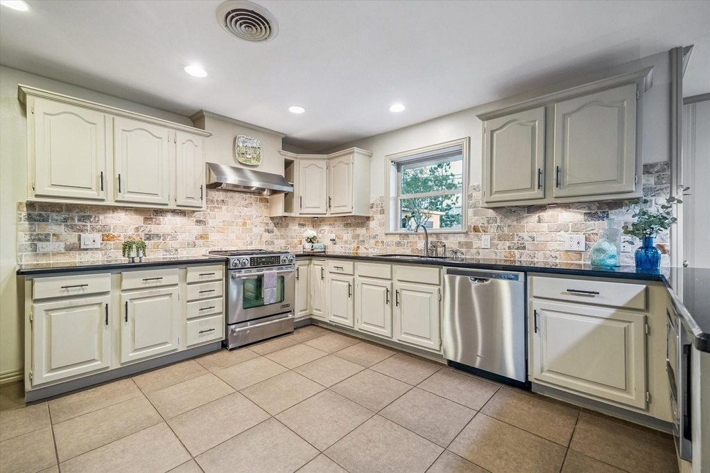 9813 Pine Lake Drive - Photo 9