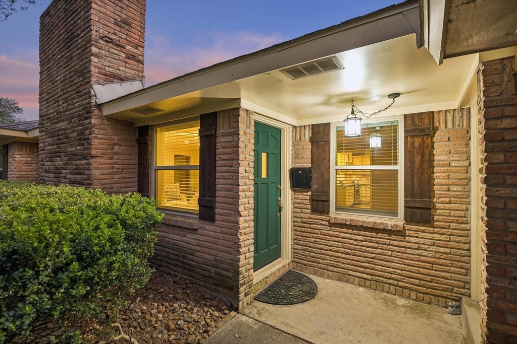 9813 Pine Lake Drive - Photo 1