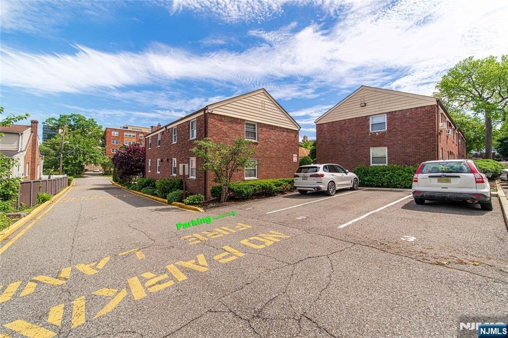 2205 Center - Photo 9