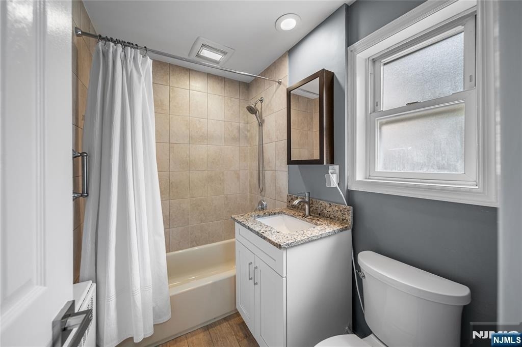 2205 Center - Photo 8