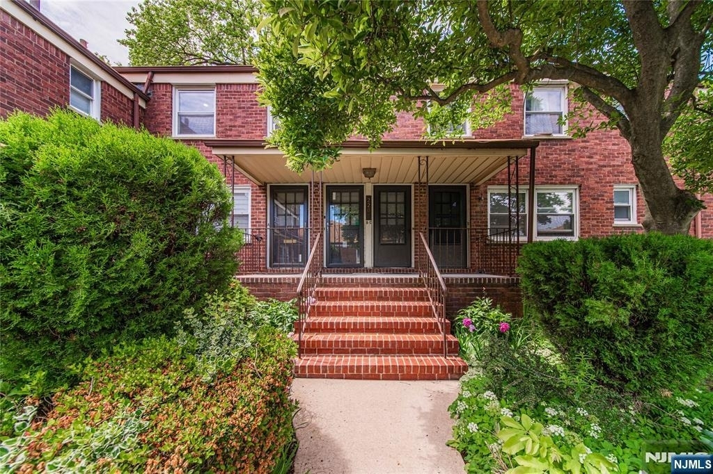2205 Center - Photo 11