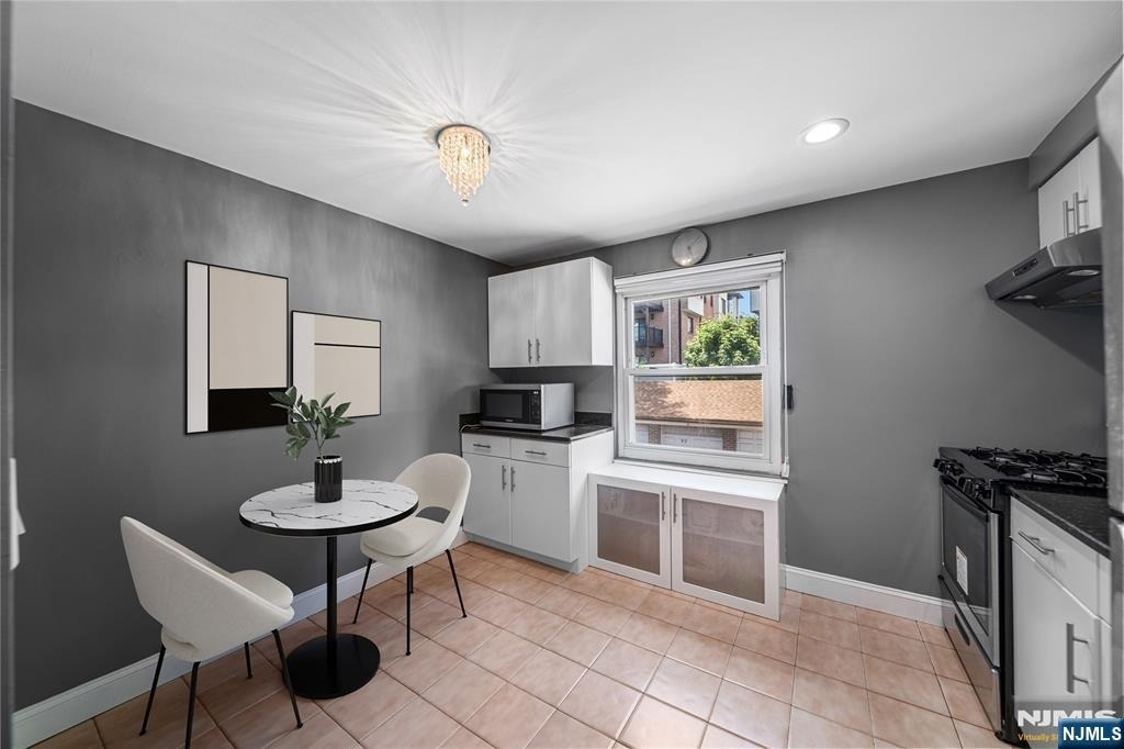 2205 Center - Photo 3