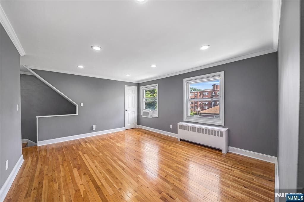 2205 Center - Photo 2