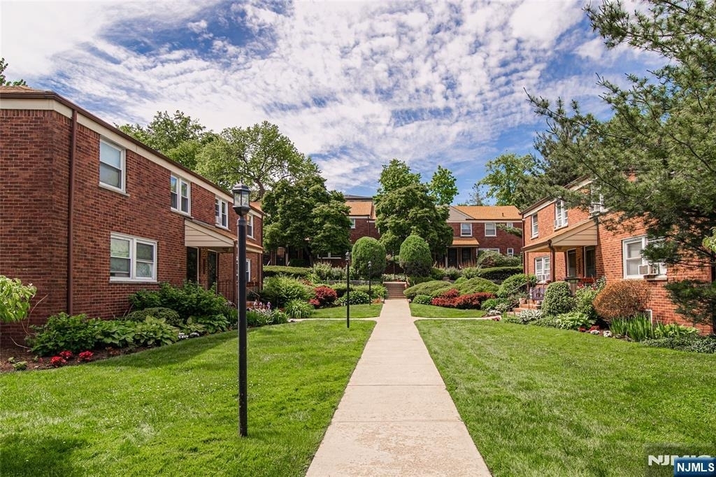 2205 Center - Photo 13