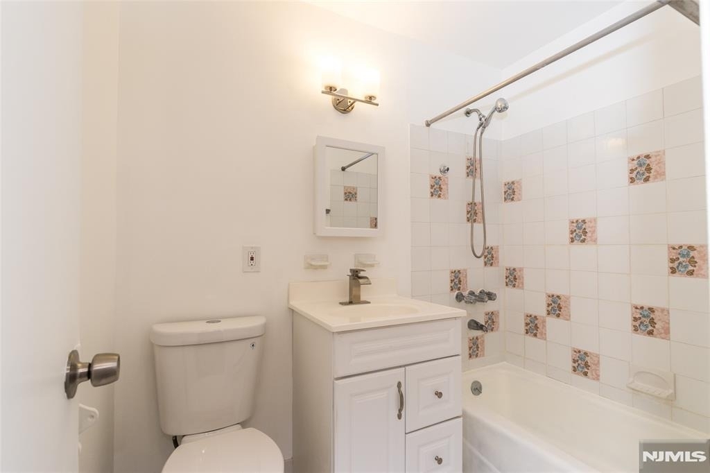 190 Park - Photo 19