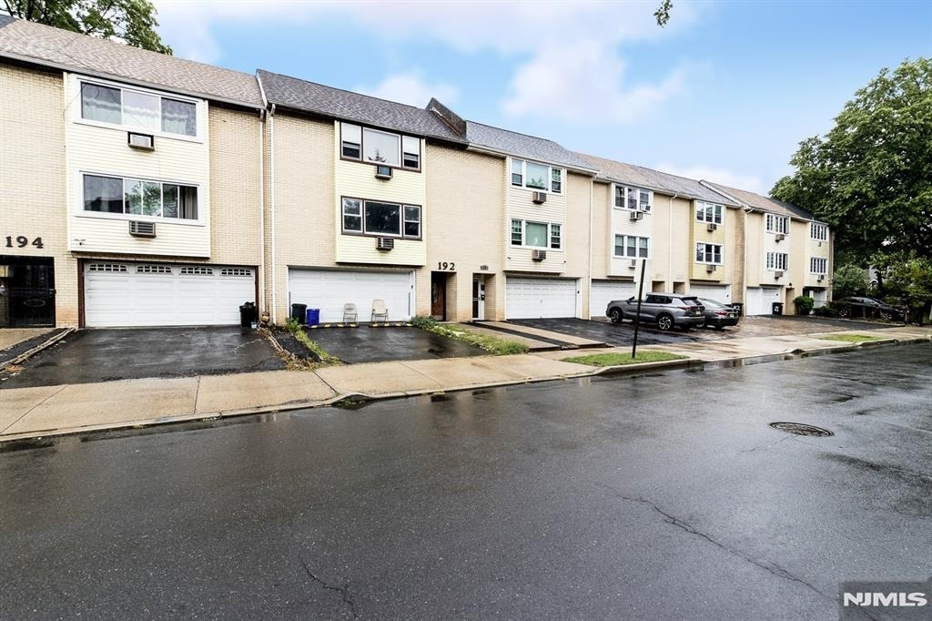 190 Park - Photo 0