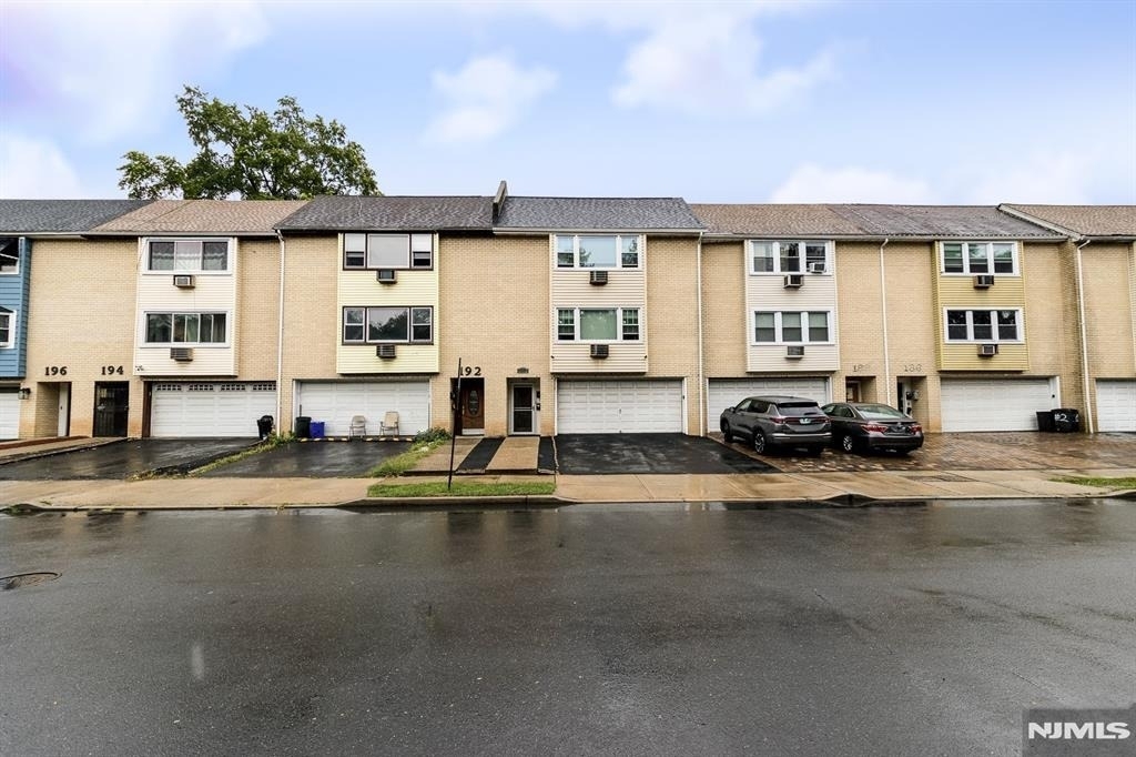 190 Park - Photo 2