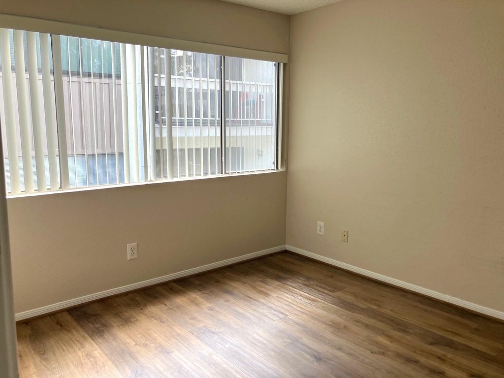 12100 Melville Drive - Photo 12