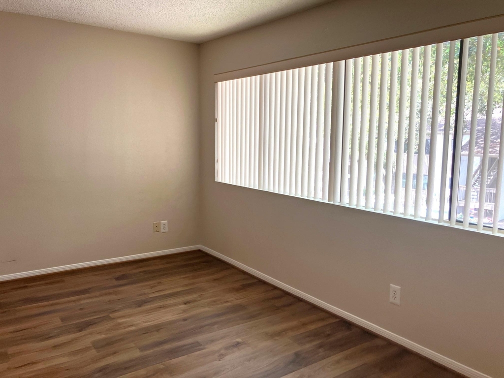12100 Melville Drive - Photo 15