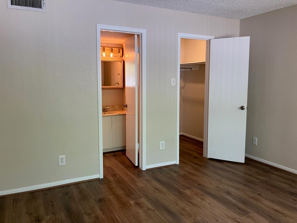 12100 Melville Drive - Photo 16