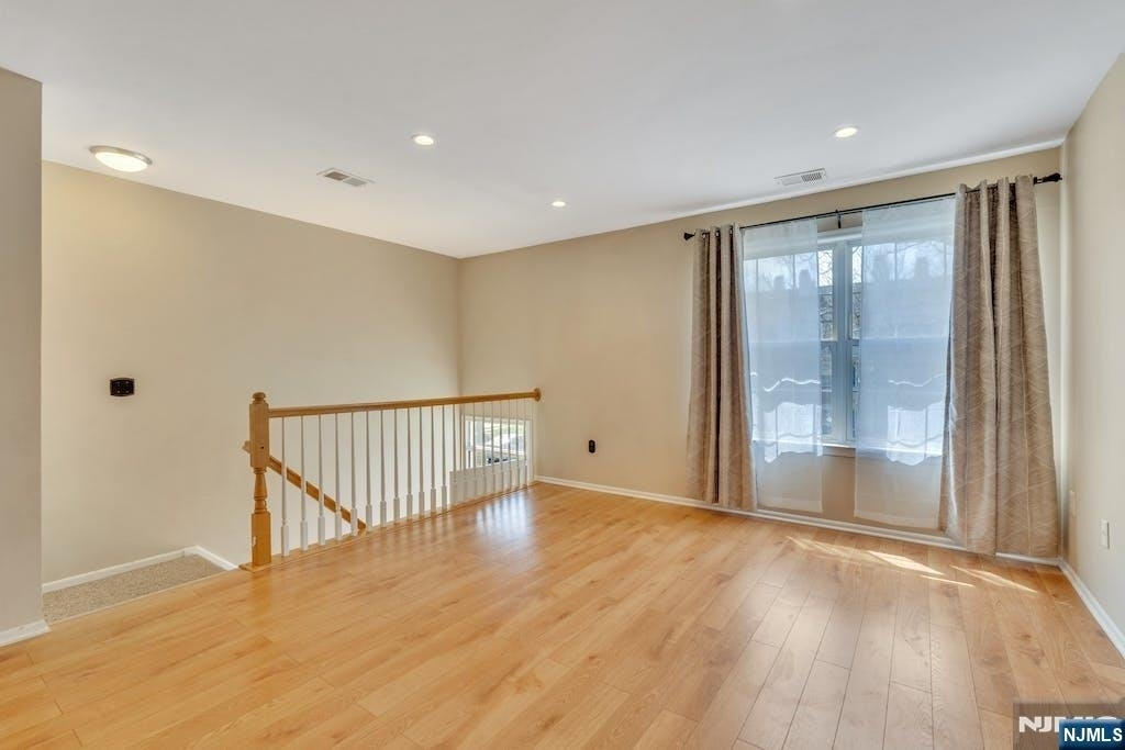 1041 Cumberland - Photo 2