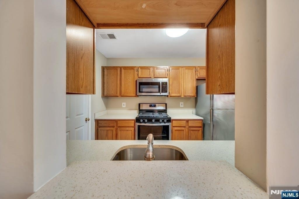 1041 Cumberland - Photo 7