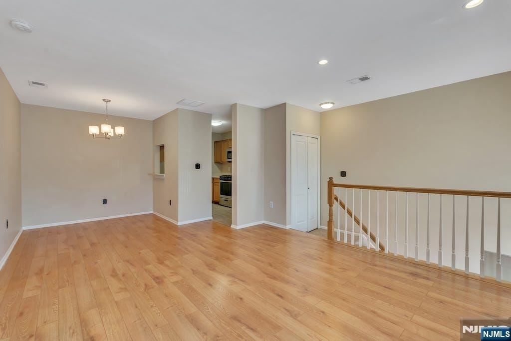1041 Cumberland - Photo 3