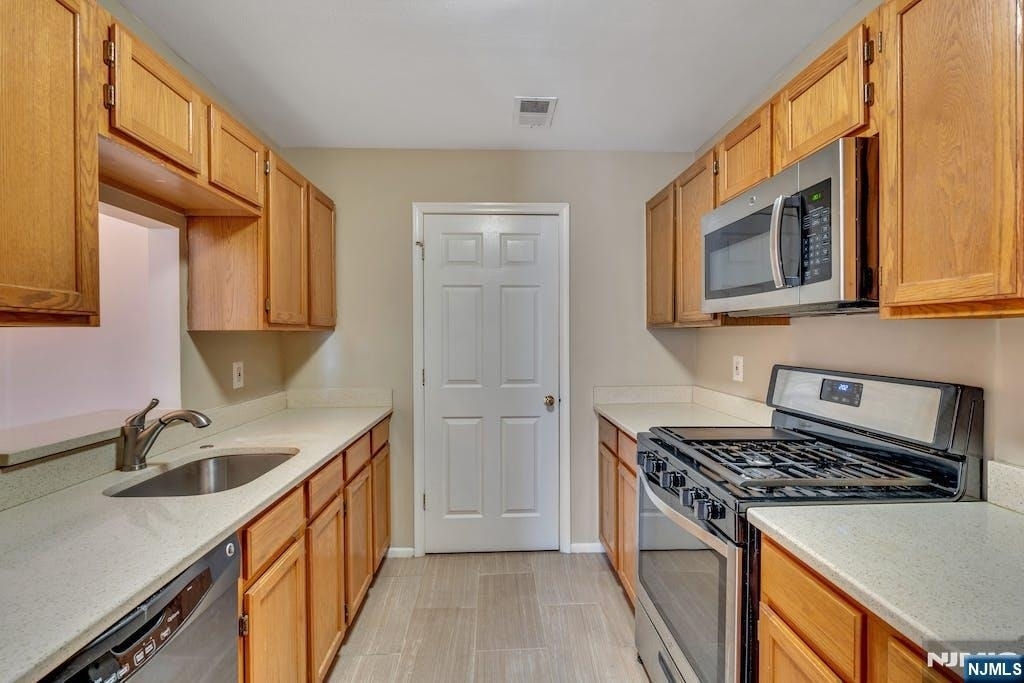 1041 Cumberland - Photo 5