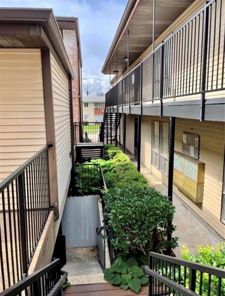 2515 Shakespeare Street - Photo 14