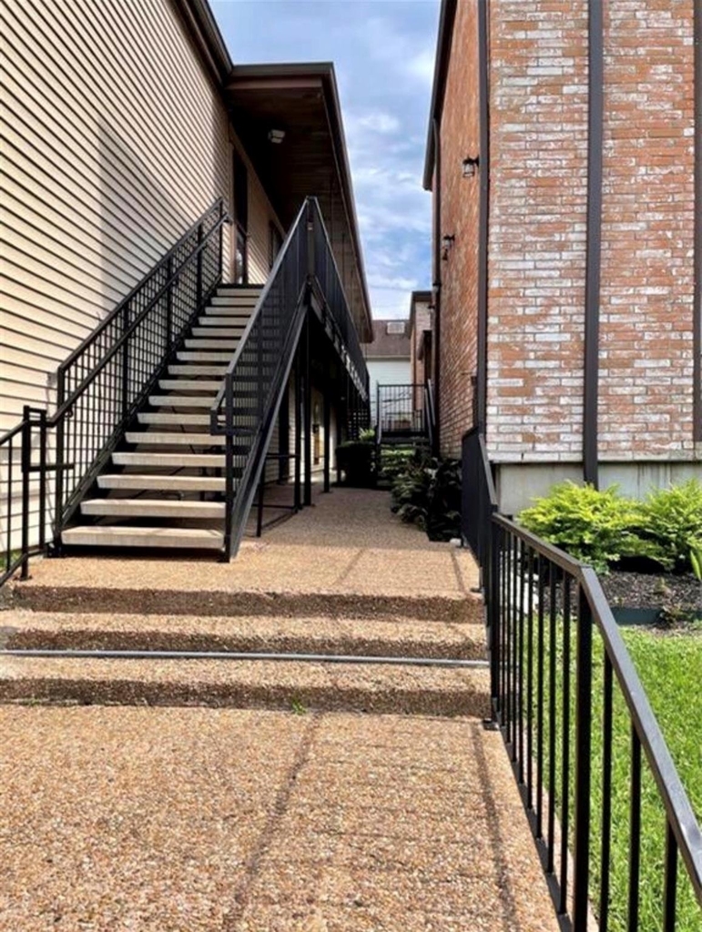 2515 Shakespeare Street - Photo 1