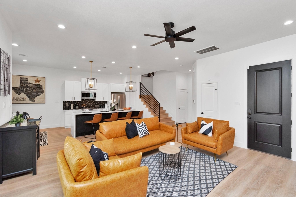 5308 Denmark Street - Photo 2