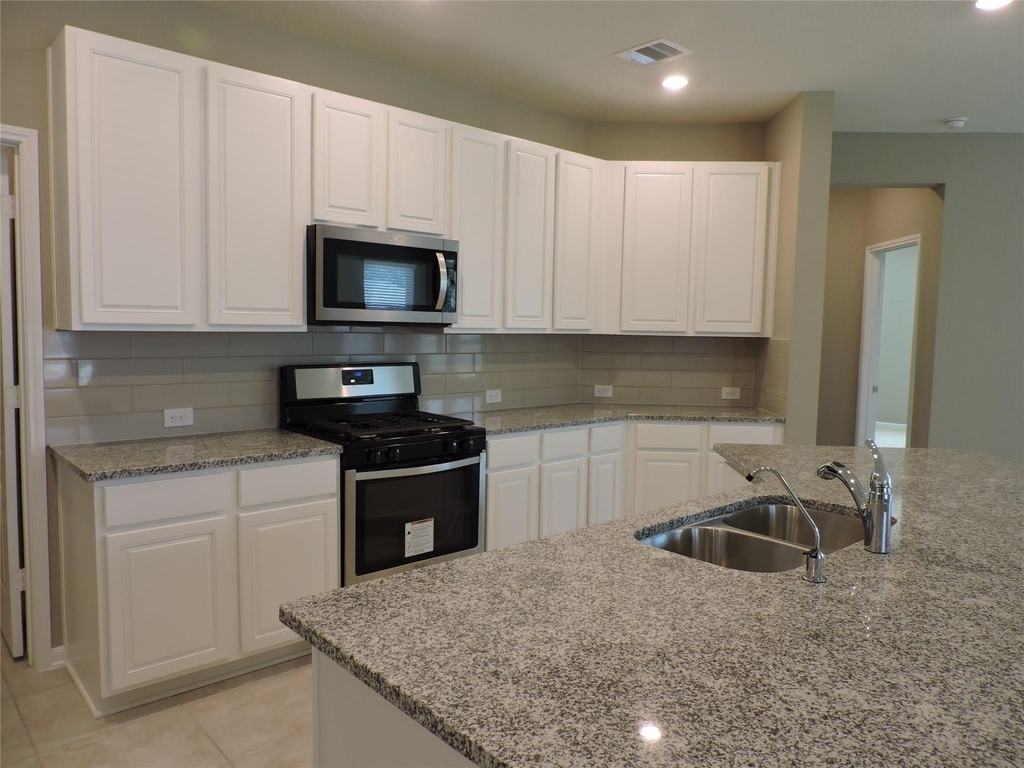 1102 Upton Court - Photo 7