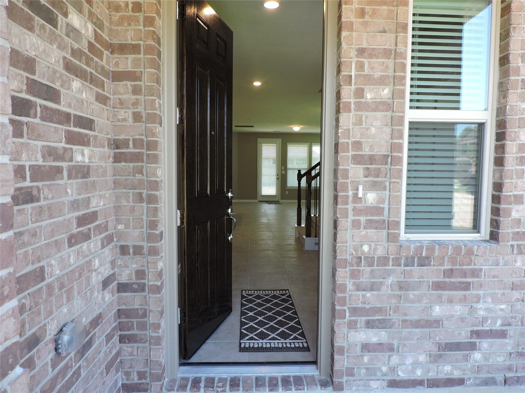 1102 Upton Court - Photo 2