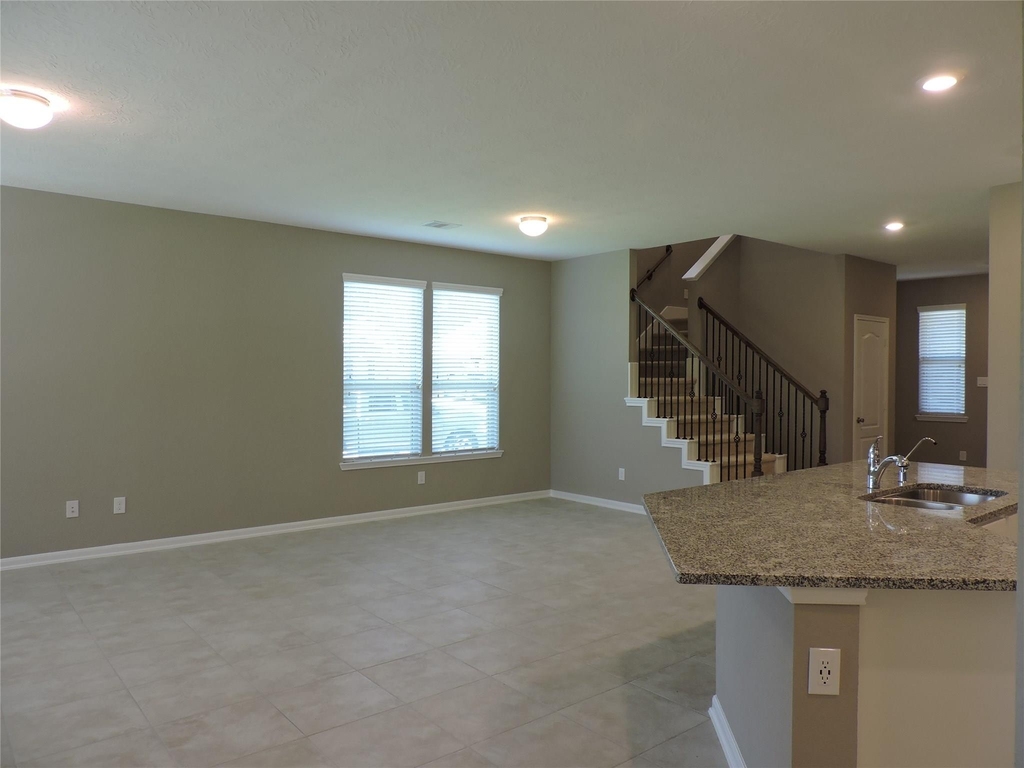 1102 Upton Court - Photo 5