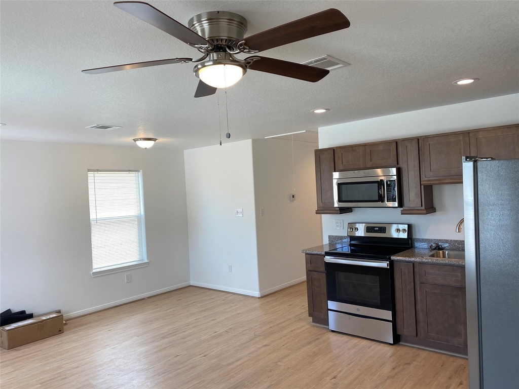 3722 Putnam Drive - Photo 3