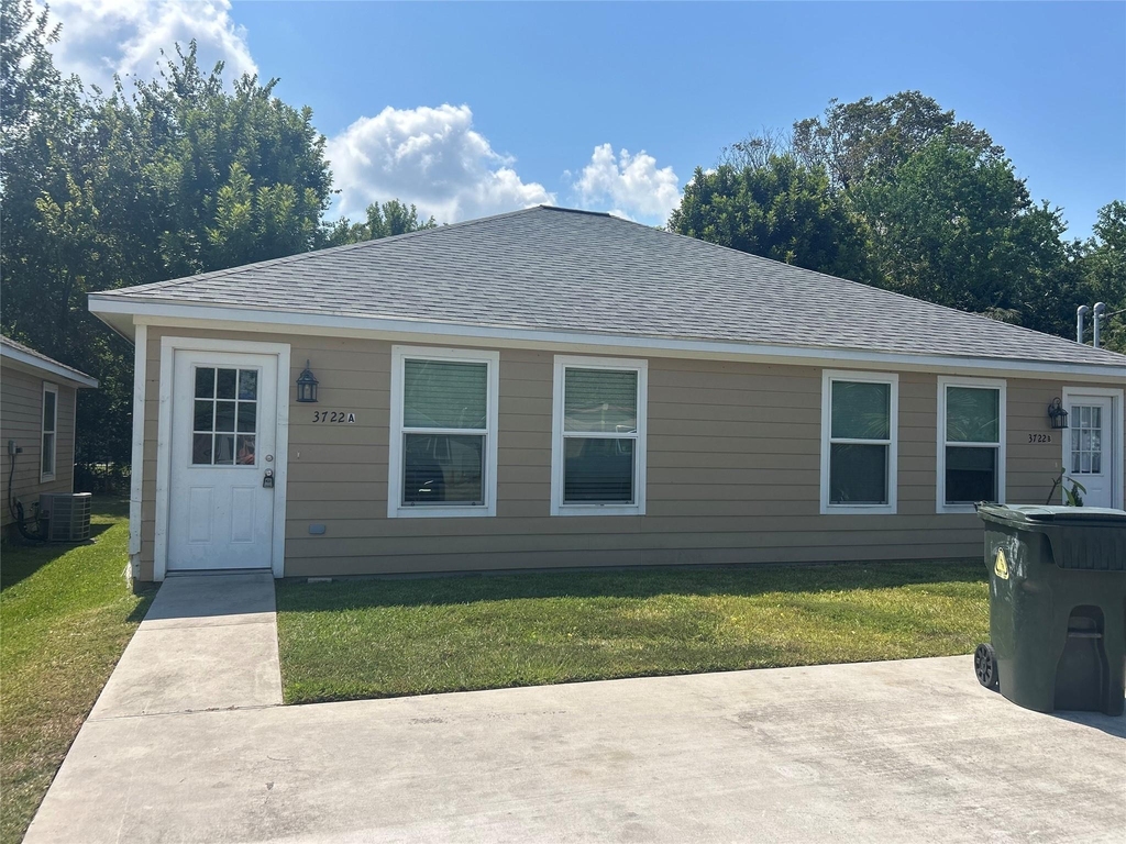 3722 Putnam Drive - Photo 0