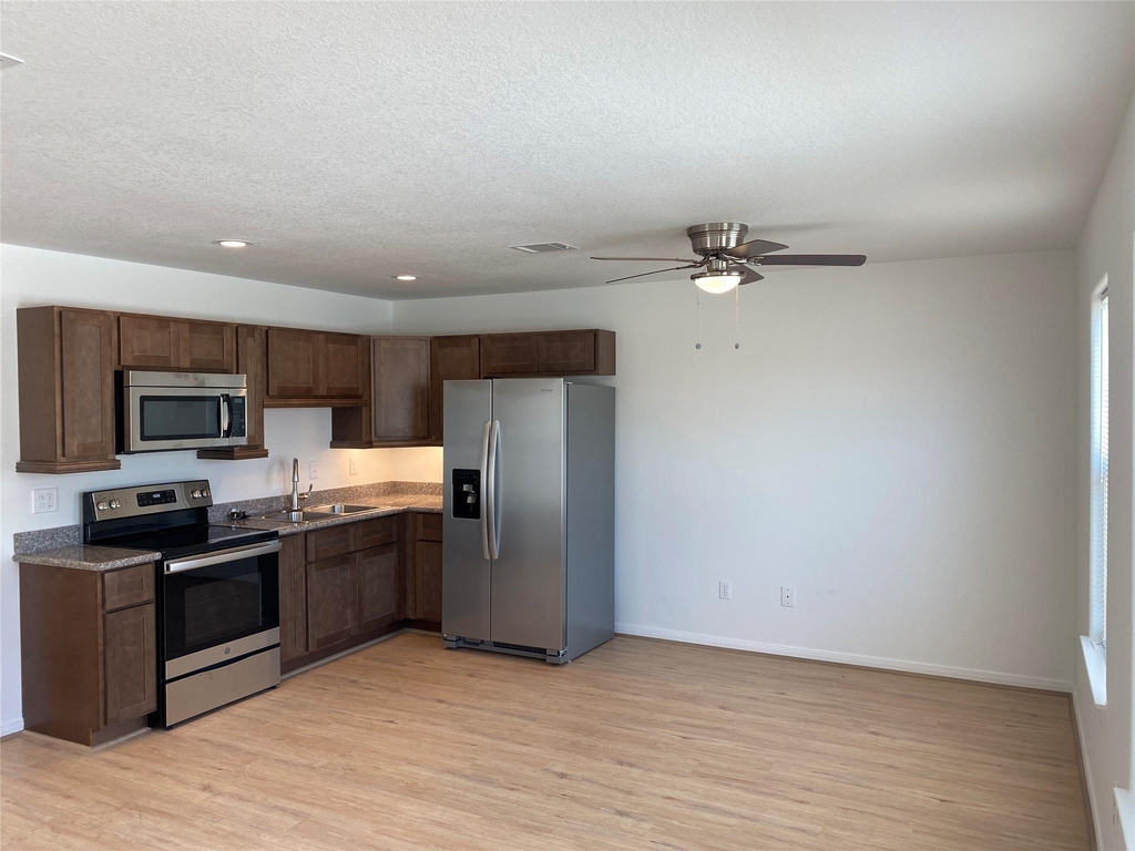 3722 Putnam Drive - Photo 1