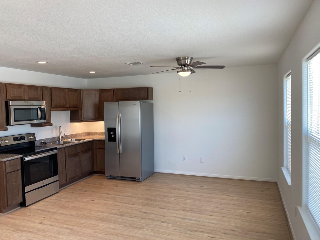 3722 Putnam Drive - Photo 2