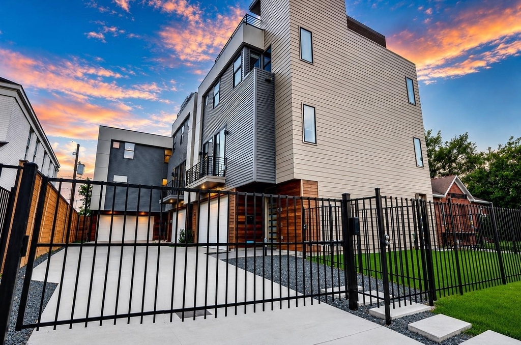 1914 Blodgett Street - Photo 0