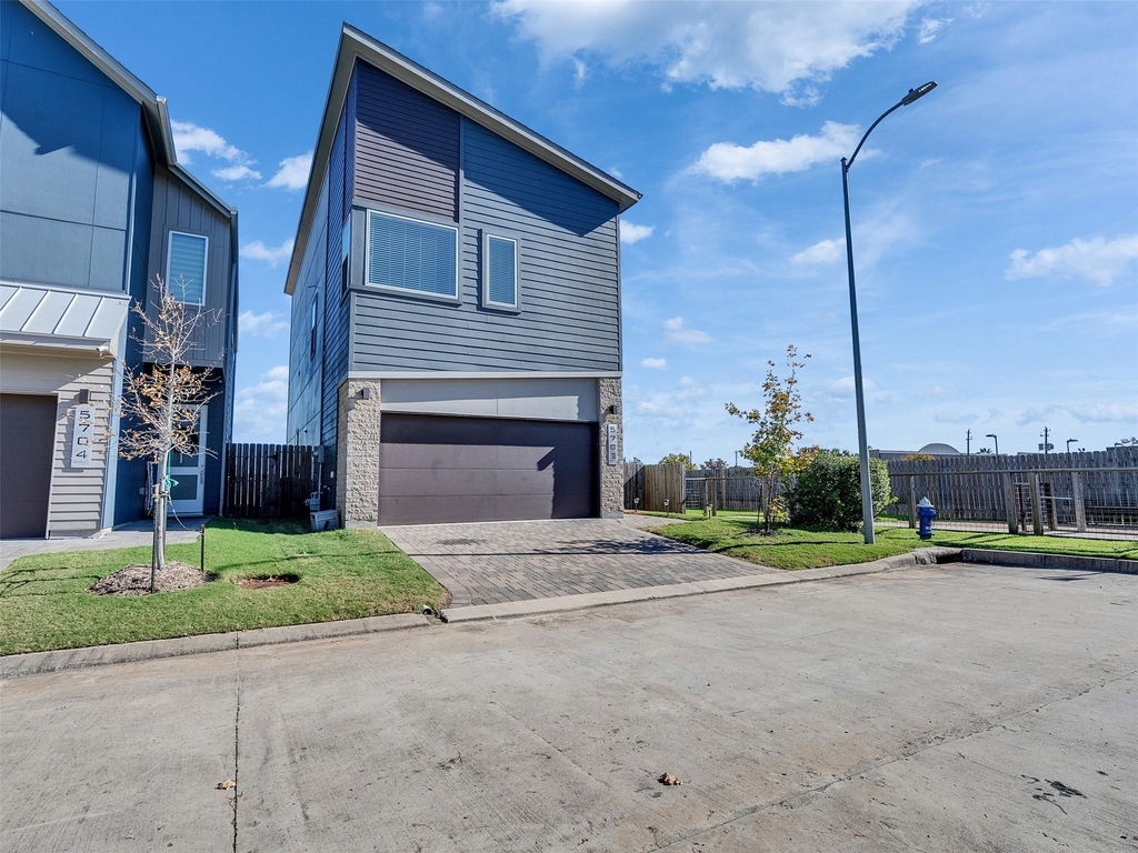 5702 Rucio Lane - Photo 1